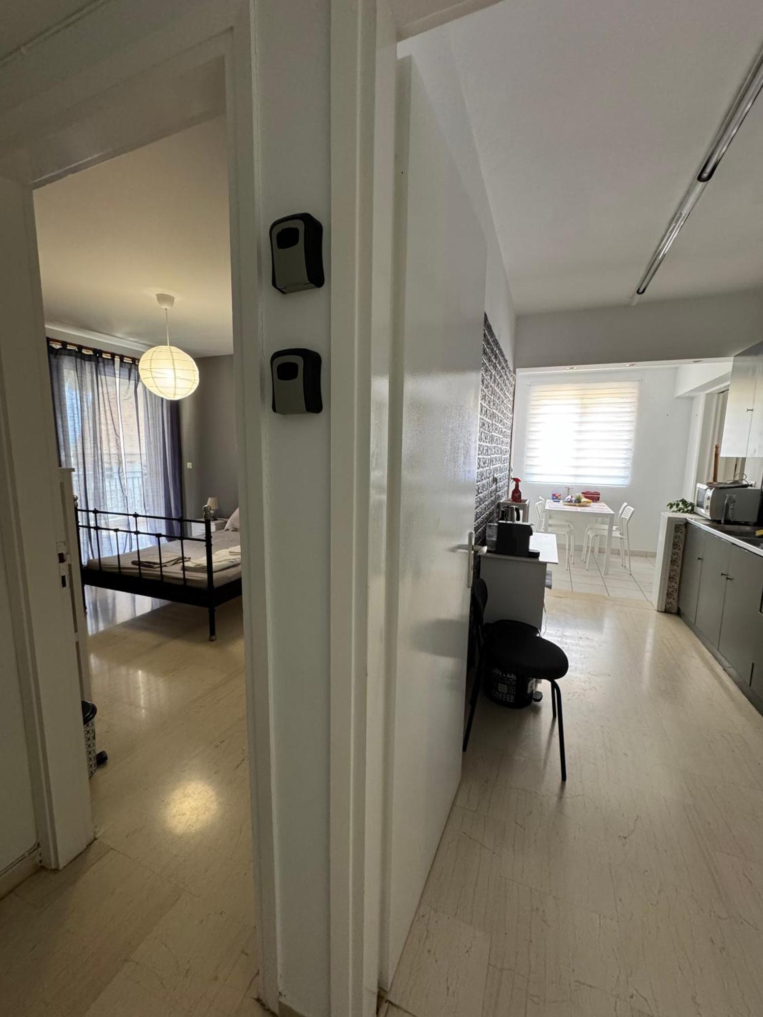 Windsor Place Apartment - Vouliagmeni アテネ エクステリア 写真